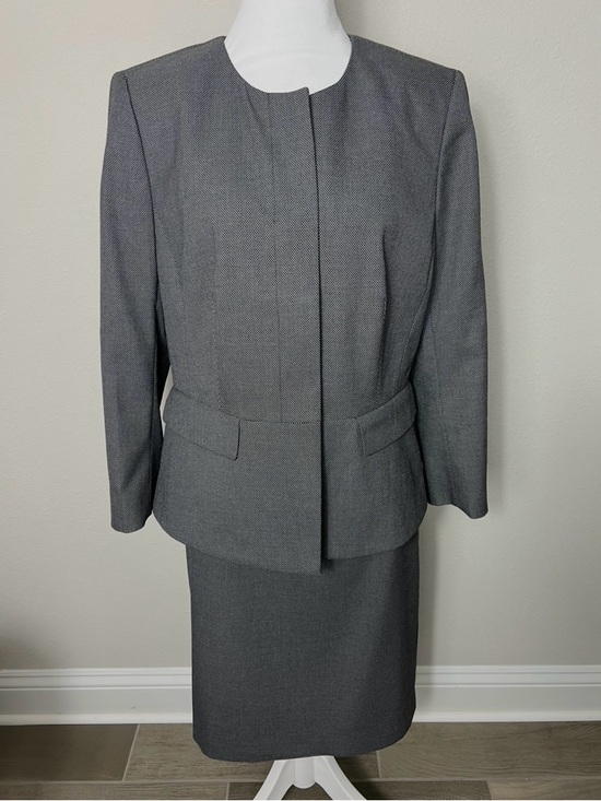 Ann Taylor 2 piece business professional Gray Skirt Suit Size 10 NWT - Picture 2 of 14